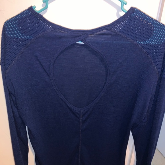 Velvet rose workout top - Picture 1 of 3